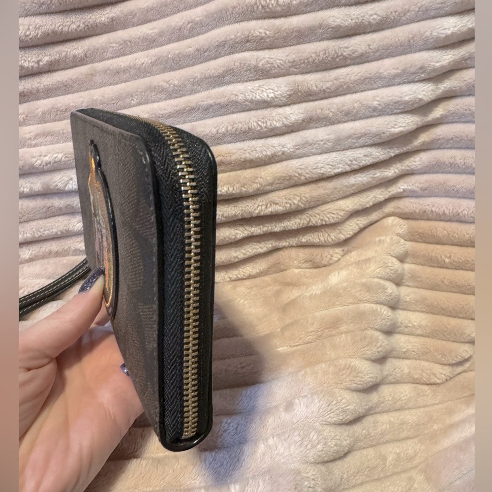 Coach Dempsey Large Phone Wallet In Signature Canvas With Souvenir Skyline Apple - Picture 4 of 10